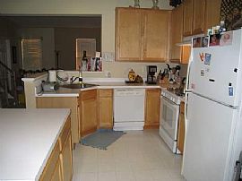 Bright Newer 3bdrm Garage Twnhme  in Ashburn, VA (Photo 3 of 4)