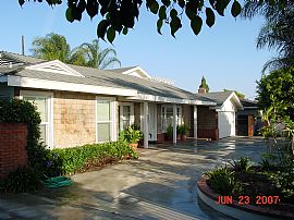 MULIT- FAMILY HOME/TRIPLEX LIKE LIVING in Orange, CA