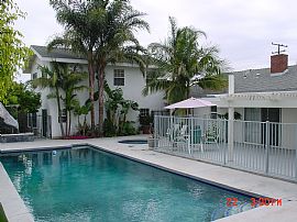 MULIT- FAMILY HOME/TRIPLEX LIKE LIVING in Orange, CA (Photo 6 of 6)