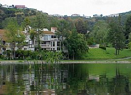 Trilevel, Lake View, 6 bedroom House in Calabasas, CA