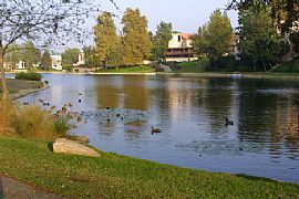 Trilevel, Lake View, 6 bedroom House in Calabasas, CA (Photo 5 of 6)