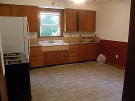 Quiet,Comfy Apt.Ideal 4 Commuter/Shopper in Ansonia, CT (Photo 1 of 6)