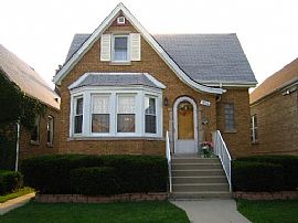 Queen Anne Bungalow 3 levels of living in Chicago, IL