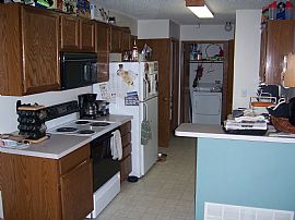 Spacious 2+ BR townhome w/loft located m in Fridley, MN (Photo 2 of 4)