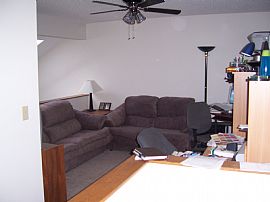 Spacious 2+ BR townhome w/loft located m in Fridley, MN (Photo 3 of 4)