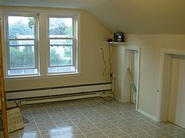 Private 1 bdr apartment over garage in Bedford, MA