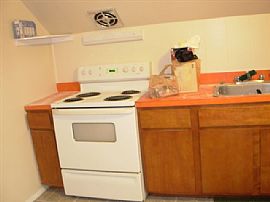 Private 1 bdr apartment over garage in Bedford, MA (Photo 5 of 6)