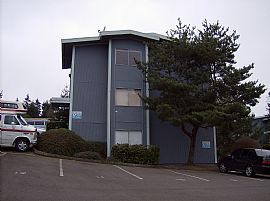 Large condo near shopping for rent in Seattle, WA