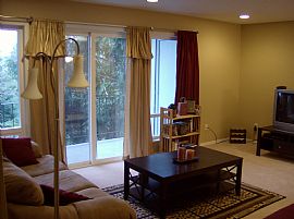 Large condo near shopping for rent in Seattle, WA (Photo 3 of 6)