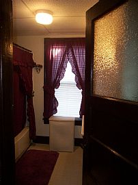 Sunny Spacious 4 Bedroom in Palmer, MA (Photo 5 of 6)