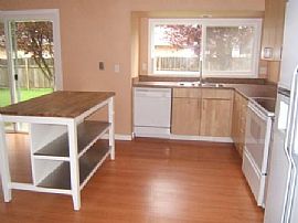 Spacious Family Home on Private .25 Acre in Vancouver, WA (Photo 3 of 6)