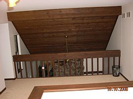 Golf Course Townhouse in Gurnee, IL (Photo 2 of 4)