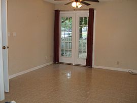 Adorable House, NEW FLOORING, HUGE YARD in Louisville, KY (Photo 4 of 6)