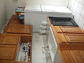 Adorable House, NEW FLOORING, HUGE YARD in Louisville, KY (Photo 6 of 6)