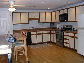 quite 2 bedroom condo in Taunton, MA (Photo 2 of 3)