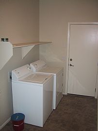 Newer 4 bedroom home (2006), 2550 Sq/Ft  in Avondale, AZ (Photo 6 of 6)