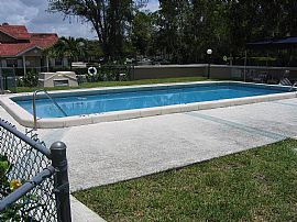 2/2 Condo Near Shopping and Schools  in Coral Springs, FL (Photo 2 of 3)