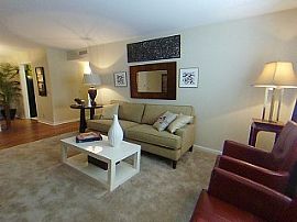 1 Month Free -Completely Renovated 2 Bed in Nashville, TN (Photo 2 of 6)