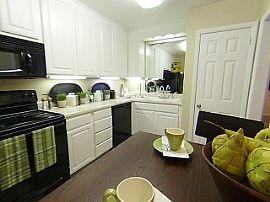 1 Month Free -Completely Renovated 2 Bed in Nashville, TN (Photo 3 of 6)