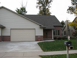 Executive Duplex in Wooded Neighborhood in Kimberly, WI