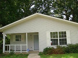 3B/2B avalable now in Tallahassee, FL