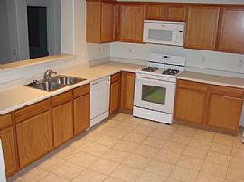 Charming 3 bed/2bath Surprise home in Surprise, AZ (Photo 2 of 6)