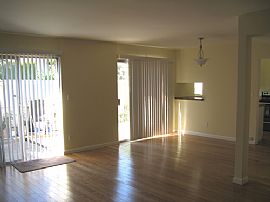 Large Remodeled 3+2 Townhouse in Tarzana, CA (Photo 3 of 5)