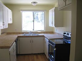 Large Remodeled 3+2 Townhouse in Tarzana, CA (Photo 4 of 5)