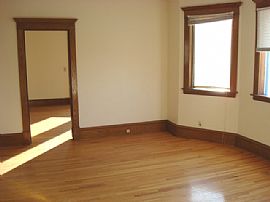 Cute  2bd Condo-Available Immediately in Saint Paul, MN (Photo 2 of 5)