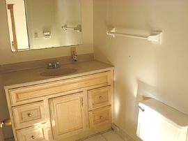 Cute  2bd Condo-Available Immediately in Saint Paul, MN (Photo 4 of 5)