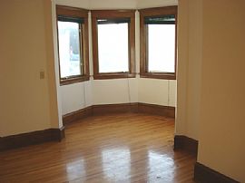 Cute  2bd Condo-Available Immediately in Saint Paul, MN (Photo 5 of 5)