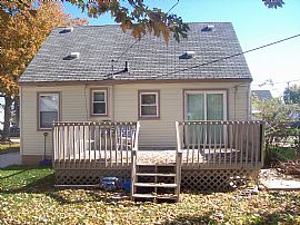 1 1/2 story bungalow for rent in Eastpointe, MI (Photo 2 of 2)