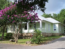 Great 2 Houses 3.9 acres + barn Res/Com in Garden Ridge, TX