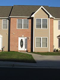 Golfcourse Community Townhouse in Charles Town, WV