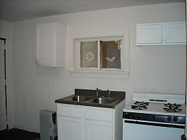 Apartment with New Updates in Englewood, IL (Photo 1 of 3)