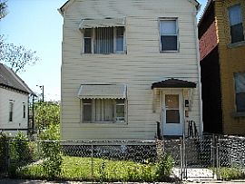 Apartment with New Updates in Englewood, IL