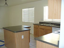 Beautiful three bedroom in Tucson, AZ (Photo 3 of 3)