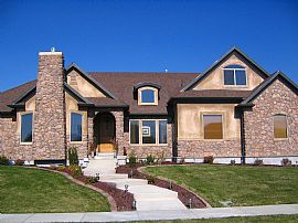 The custom NEW 2007 built home offers 4  in Draper, UT