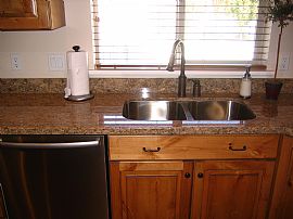 The custom NEW 2007 built home offers 4  in Draper, UT (Photo 5 of 6)