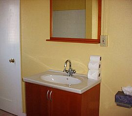 Cute, Clean and Comfortable California L in Long Beach, CA (Photo 6 of 6)