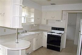 Great home across from Hedrick Jr High!! in Medford, OR (Photo 3 of 4)