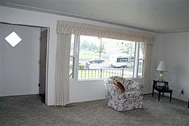 Great home across from Hedrick Jr High!! in Medford, OR (Photo 4 of 4)