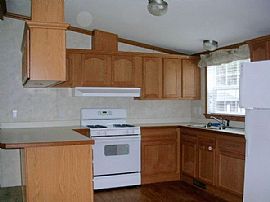 Beautiful Manufactured Home in Fitchburg, MA (Photo 3 of 6)