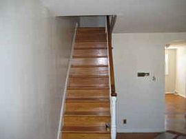 Comfortable 3BR Single Family Home in Lawndale, PA (Photo 3 of 4)