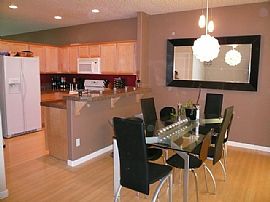 Spacious contemporary Townhouse  in Beaverton, OR (Photo 2 of 4)