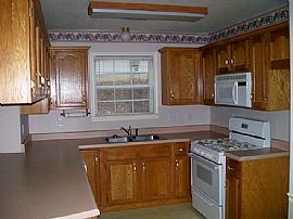 Beautiful Spacious Duplex in Cotter, AR (Photo 3 of 5)