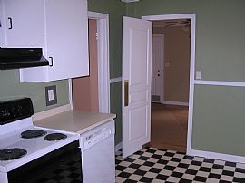 Renovated cottage on quiet street in Dothan, AL (Photo 4 of 6)