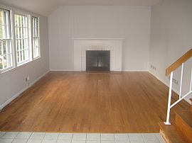 Spacious Home - Minutes to Much!! in Lutherville Timonium, MD (Photo 3 of 6)