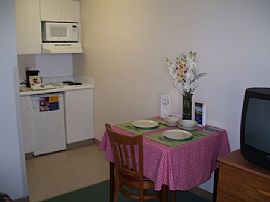 Fully furnished studio in Springfield, OR (Photo 3 of 6)