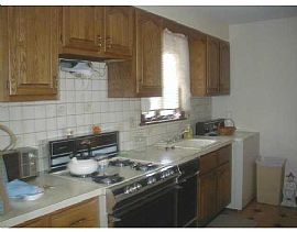 Beautiful hardwood floor apartment in Revere, MA (Photo 4 of 4)